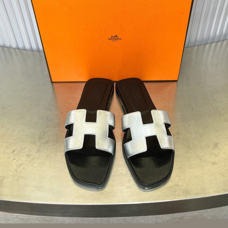 H**mes slippers